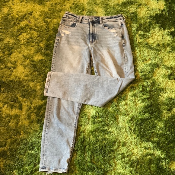AMERICAN EAGLE LIGHTWASH MOM JEANS - Picture 1 of 4